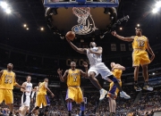 开云棋牌下载-赛道与球场，F1街道赛焦点战与黄蜂险胜老鹰的双重奏