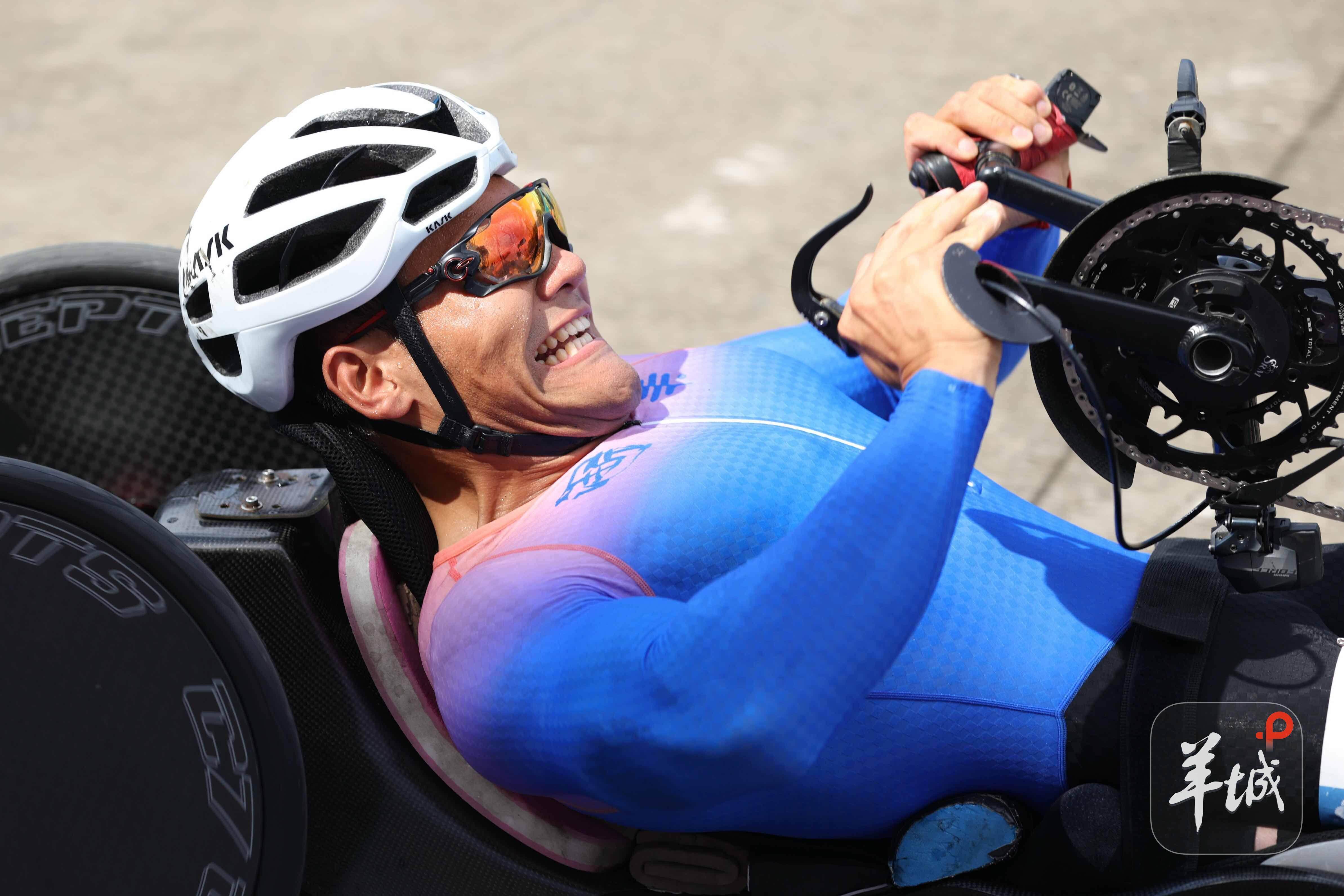 瑞士选手在自行车比赛中实现翻盘