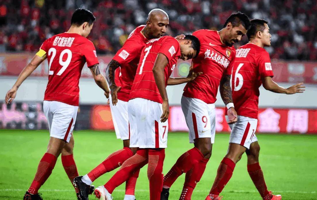 亚冠赛场上的激烈对决，球迷热议不断的简单介绍