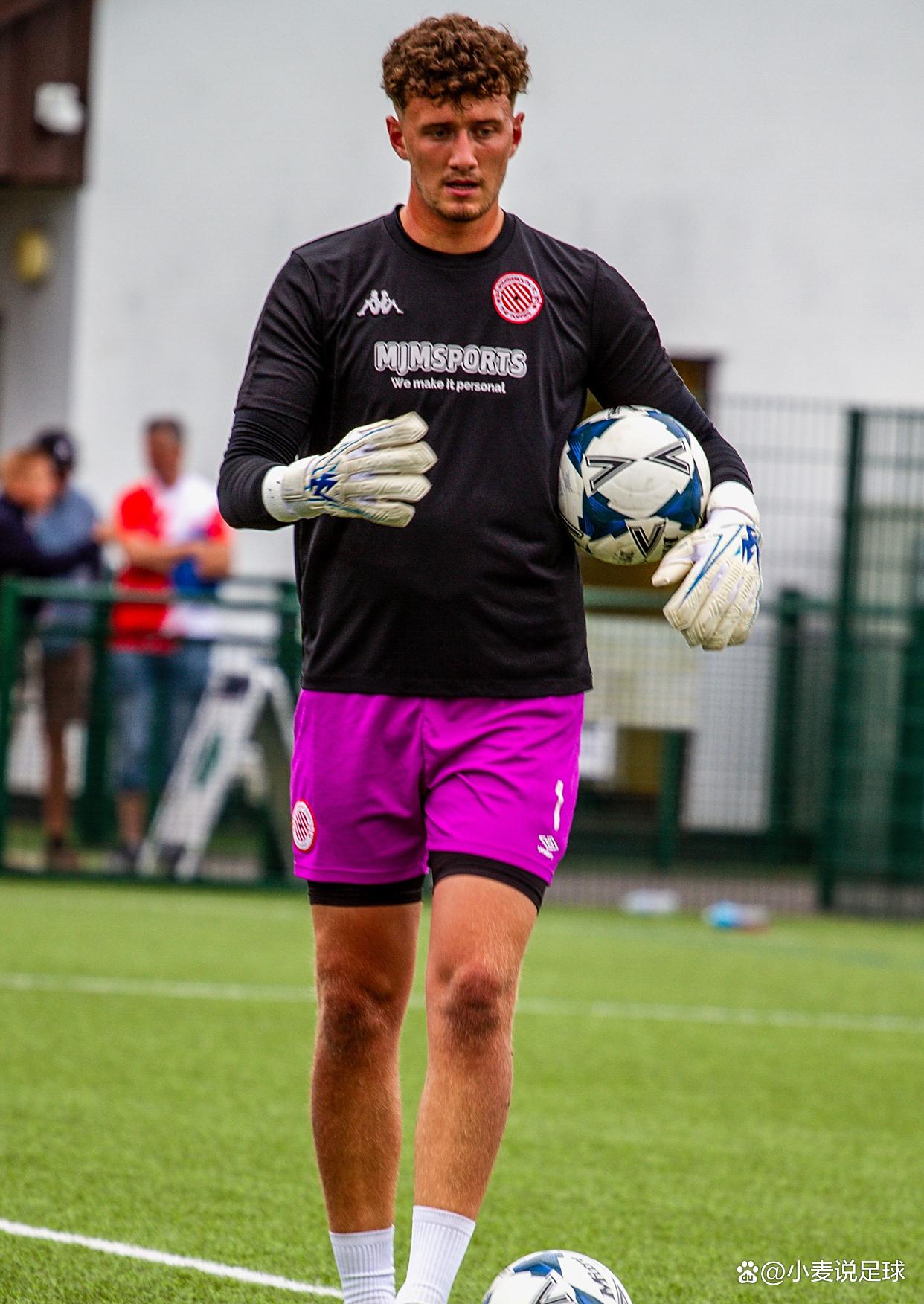 伯恩茅斯主帅下课，球队陷入危机的简单介绍