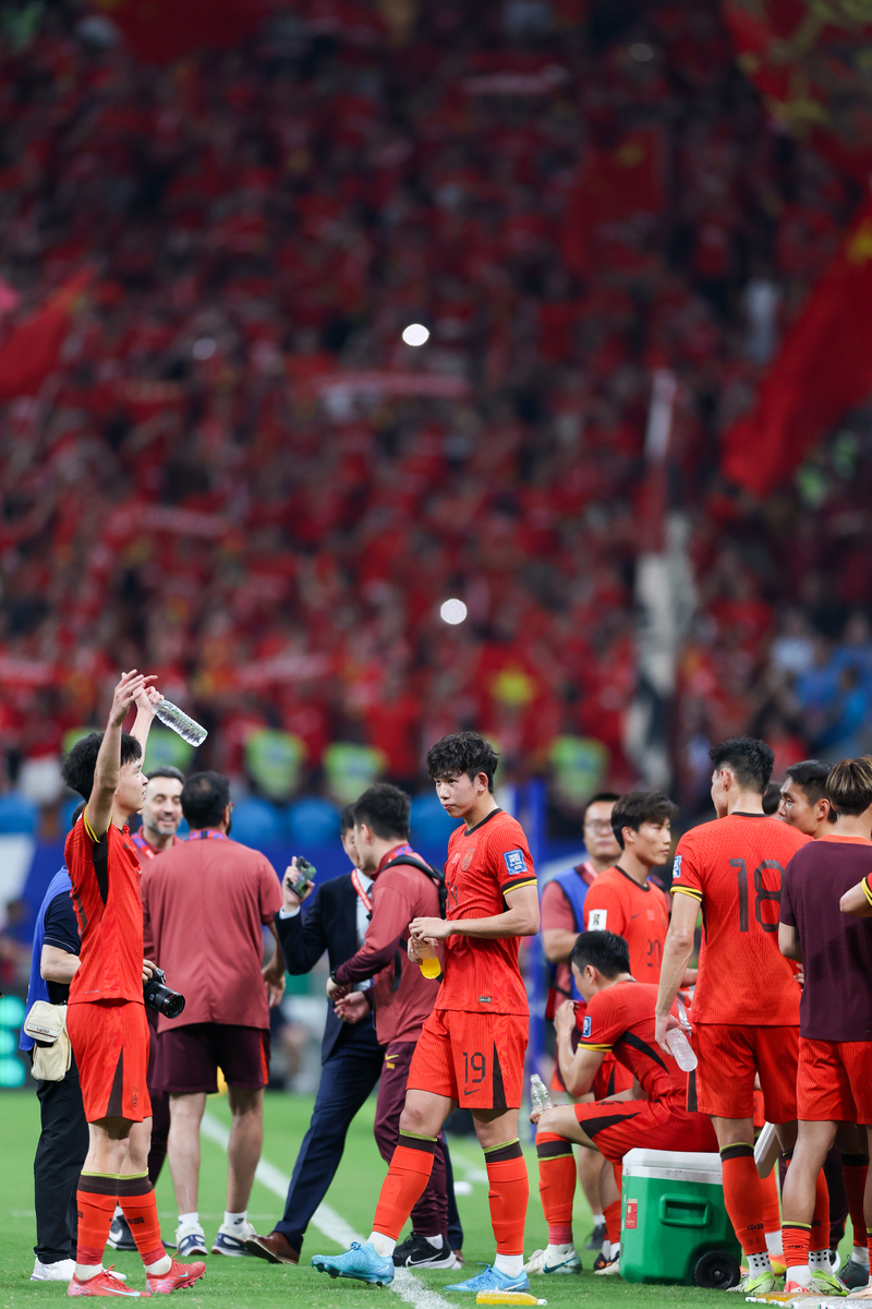 包含看球员们如何团结合作，力争最终胜利的词条