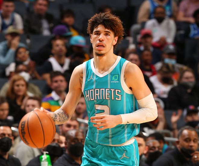 公牛队员因伤退出赛季，球队士气低迷