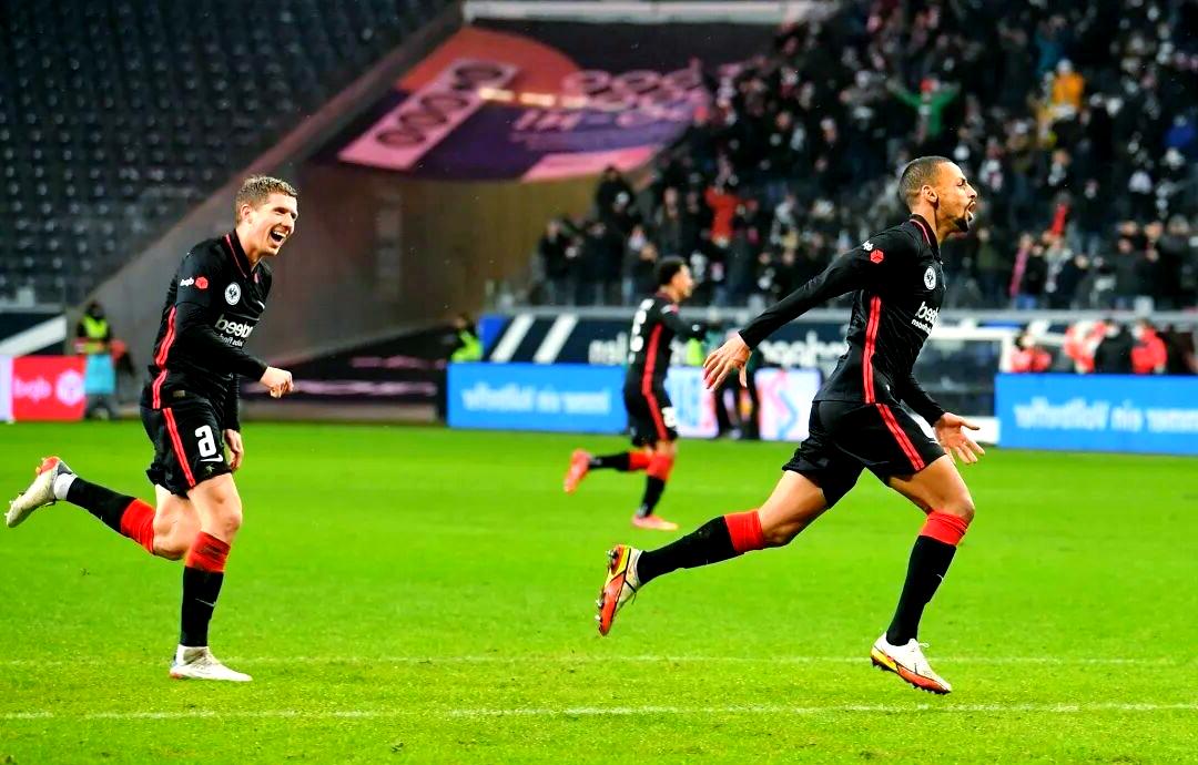 强强碰撞！赛场上球队间激烈角逐